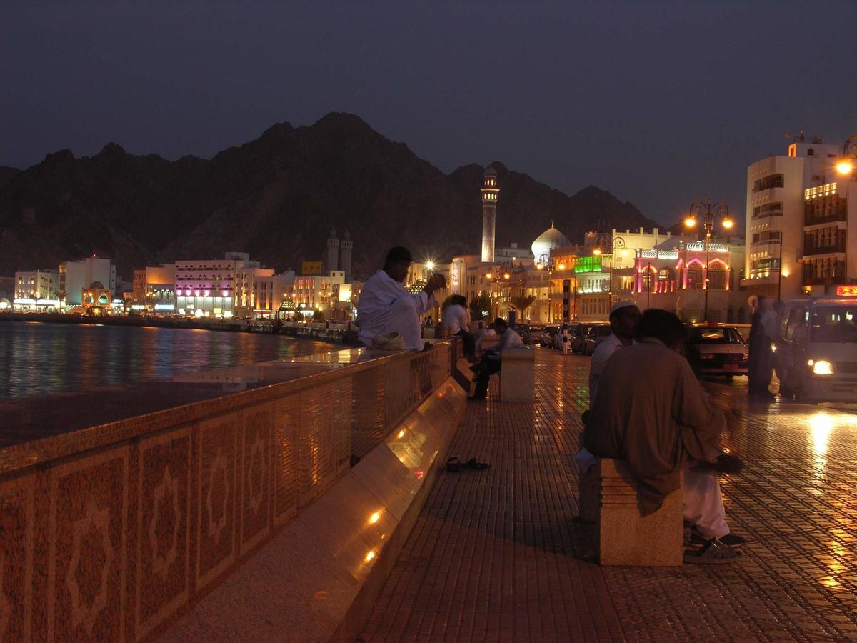 Al Hadow Hotel Muscat Exterior foto